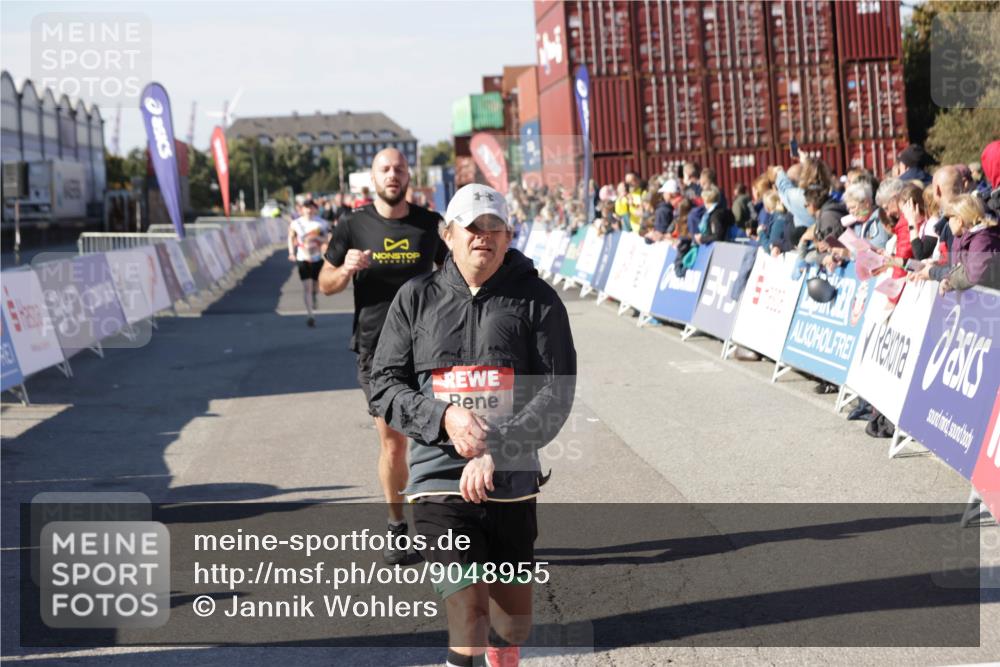 03.10.2025 - Köhlbrandbrückenlauf Jannik Wohlers http://msf.ph/oto/9048955 03.10.2025 13:07:33 Ziel 4113, 4165, 4254, 4263, 4287, 4288, 4375, 4590, 4636, 5870, 5872 meine-sportfotos.de