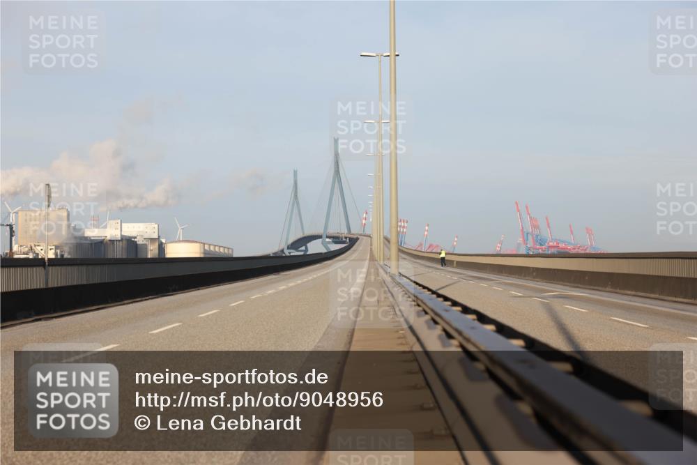 03.10.2025 - Köhlbrandbrückenlauf Lena Gebhardt http://msf.ph/oto/9048956 03.10.2025 09:07:41 Position 1  meine-sportfotos.de