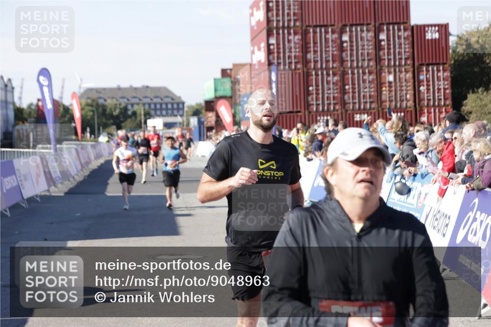 03.10.2025 - Köhlbrandbrückenlauf Jannik Wohlers http://msf.ph/oto/9048963 03.10.2025 13:07:34 Ziel 4113, 4165, 4254, 4263, 4287, 4288, 4375, 4636, 5870, 5872, 6744 meine-sportfotos.de