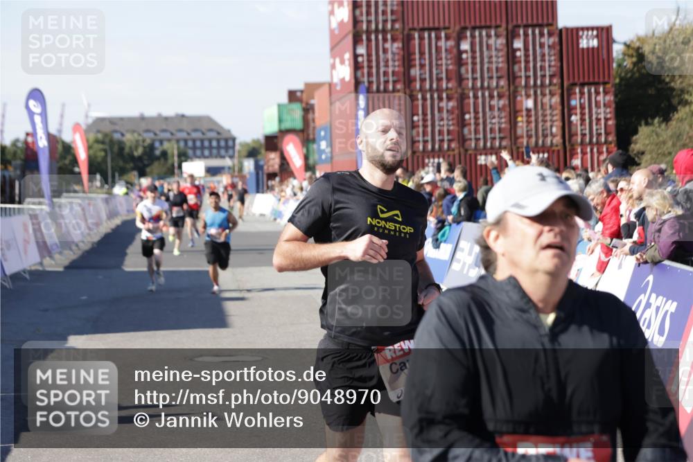 03.10.2025 - Köhlbrandbrückenlauf Jannik Wohlers http://msf.ph/oto/9048970 03.10.2025 13:07:34 Ziel 4113, 4165, 4254, 4263, 4287, 4288, 4375, 4636, 5870, 5872, 6744 meine-sportfotos.de