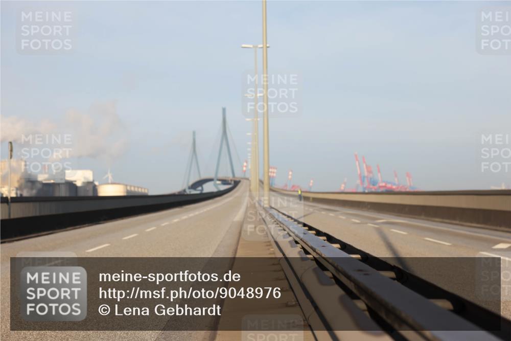 03.10.2025 - Köhlbrandbrückenlauf Lena Gebhardt http://msf.ph/oto/9048976 03.10.2025 09:07:50 Position 1  meine-sportfotos.de