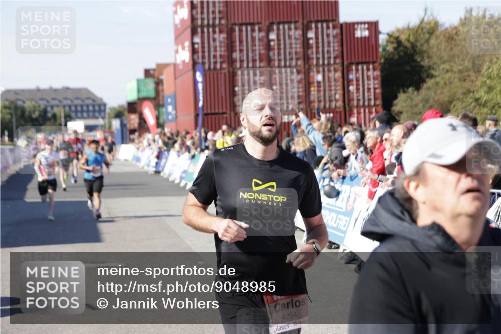 03.10.2025 - Köhlbrandbrückenlauf Jannik Wohlers http://msf.ph/oto/9048985 03.10.2025 13:07:34 Ziel 4113, 4165, 4254, 4263, 4287, 4288, 4375, 4636, 5870, 5872, 6744 meine-sportfotos.de