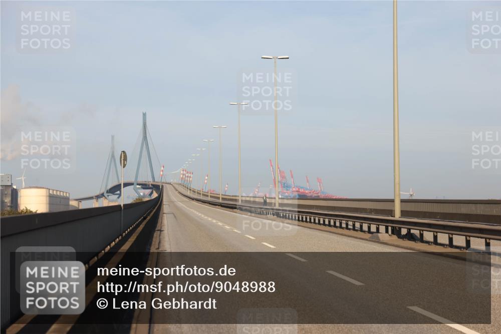 03.10.2025 - Köhlbrandbrückenlauf Lena Gebhardt http://msf.ph/oto/9048988 03.10.2025 09:08:10 Position 1  meine-sportfotos.de