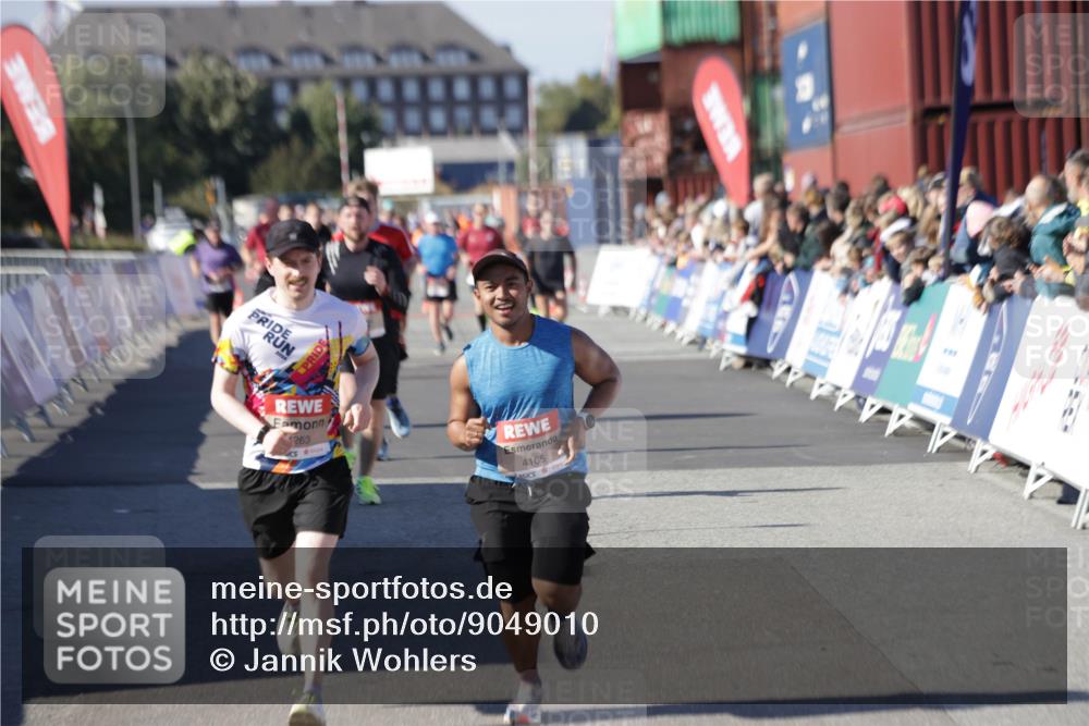 03.10.2025 - Köhlbrandbrückenlauf Jannik Wohlers http://msf.ph/oto/9049010 03.10.2025 13:07:36 Ziel 4113, 4165, 4254, 4263, 4287, 4288, 4375, 4636, 6744, 6800 meine-sportfotos.de