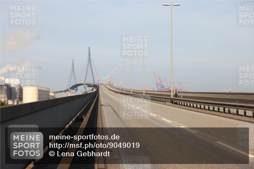 03.10.2025 - Köhlbrandbrückenlauf Lena Gebhardt http://msf.ph/oto/9049019 03.10.2025 09:09:25 Position 1  meine-sportfotos.de