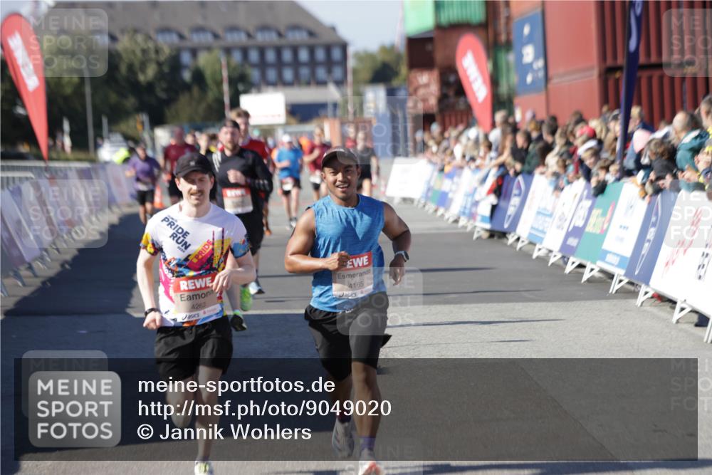 03.10.2025 - Köhlbrandbrückenlauf Jannik Wohlers http://msf.ph/oto/9049020 03.10.2025 13:07:36 Ziel 4113, 4165, 4254, 4263, 4287, 4288, 4375, 4636, 6744, 6800 meine-sportfotos.de