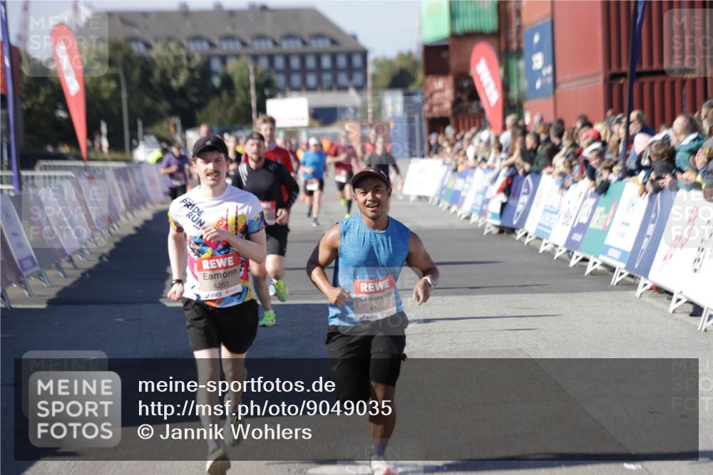 03.10.2025 - Köhlbrandbrückenlauf Jannik Wohlers http://msf.ph/oto/9049035 03.10.2025 13:07:36 Ziel 4113, 4165, 4254, 4263, 4287, 4288, 4375, 4636, 6744, 6800 meine-sportfotos.de