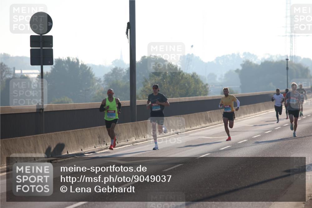 03.10.2025 - Köhlbrandbrückenlauf Lena Gebhardt http://msf.ph/oto/9049037 03.10.2025 09:11:58 Position 1  meine-sportfotos.de