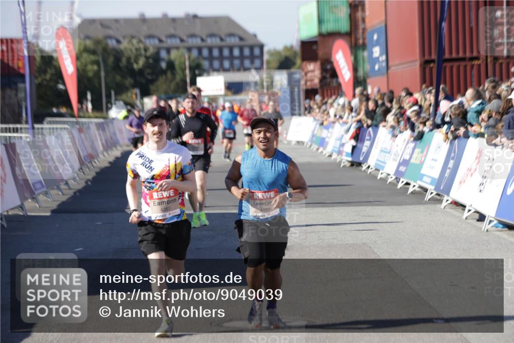 03.10.2025 - Köhlbrandbrückenlauf Jannik Wohlers http://msf.ph/oto/9049039 03.10.2025 13:07:36 Ziel 4113, 4165, 4254, 4263, 4287, 4288, 4375, 4636, 6744, 6800 meine-sportfotos.de