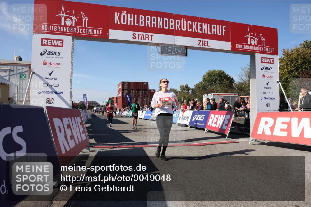 03.10.2025 - Köhlbrandbrückenlauf Lena Gebhardt http://msf.ph/oto/9049048 03.10.2025 13:20:48 Ziel 4476, 4646, 4709, 4915, 4916, 5084, 5480, 5488, 5774, 5918, 5920, 6703, 6777 meine-sportfotos.de