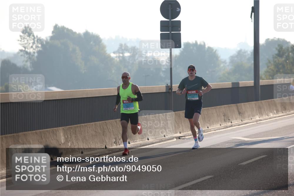 03.10.2025 - Köhlbrandbrückenlauf Lena Gebhardt http://msf.ph/oto/9049050 03.10.2025 09:12:01 Position 1  meine-sportfotos.de