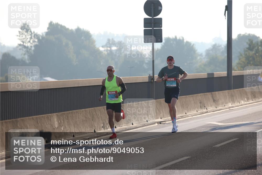 03.10.2025 - Köhlbrandbrückenlauf Lena Gebhardt http://msf.ph/oto/9049053 03.10.2025 09:12:01 Position 1  meine-sportfotos.de