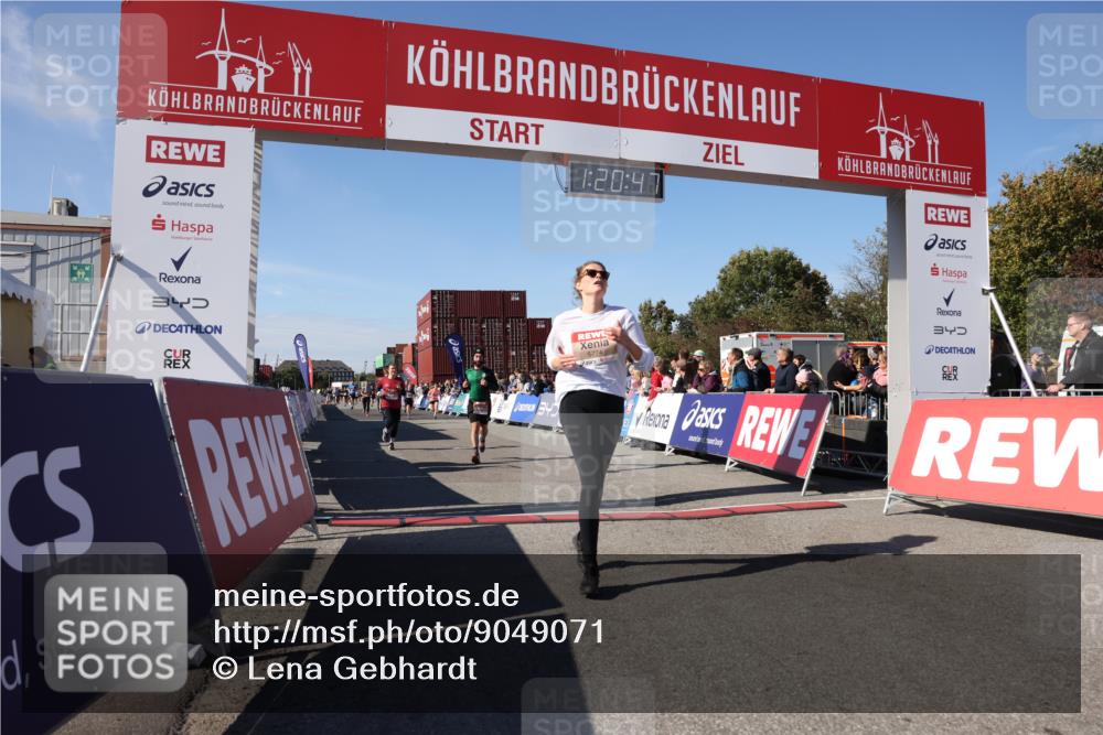03.10.2025 - Köhlbrandbrückenlauf Lena Gebhardt http://msf.ph/oto/9049071 03.10.2025 13:20:48 Ziel 4476, 4646, 4709, 4915, 4916, 5084, 5480, 5488, 5774, 5918, 5920, 6703, 6777 meine-sportfotos.de