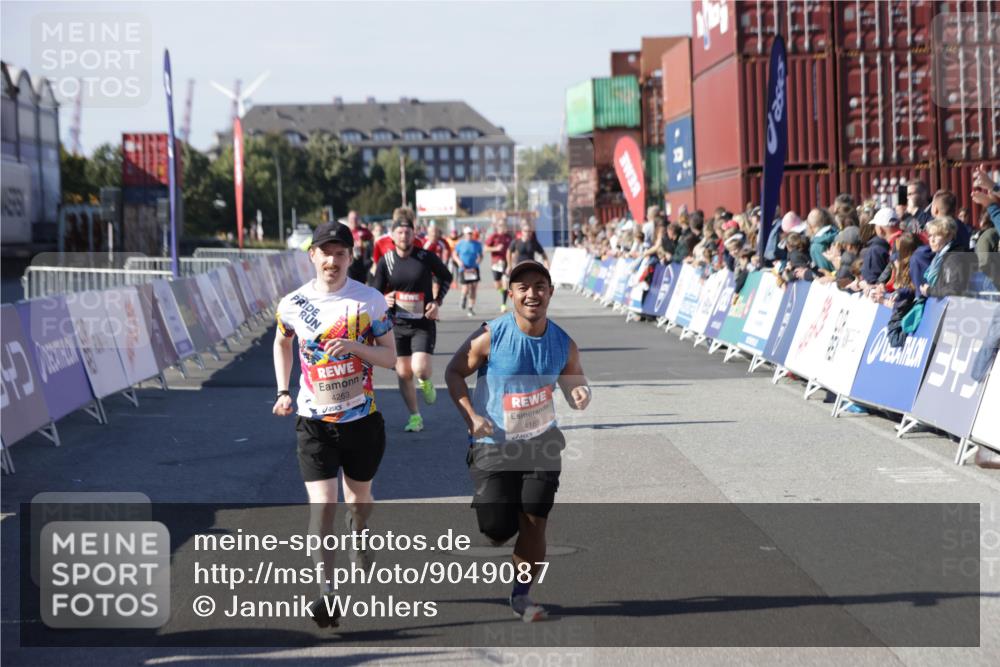 03.10.2025 - Köhlbrandbrückenlauf Jannik Wohlers http://msf.ph/oto/9049087 03.10.2025 13:07:37 Ziel 4113, 4165, 4254, 4263, 4288, 4375, 4636, 6744, 6800 meine-sportfotos.de