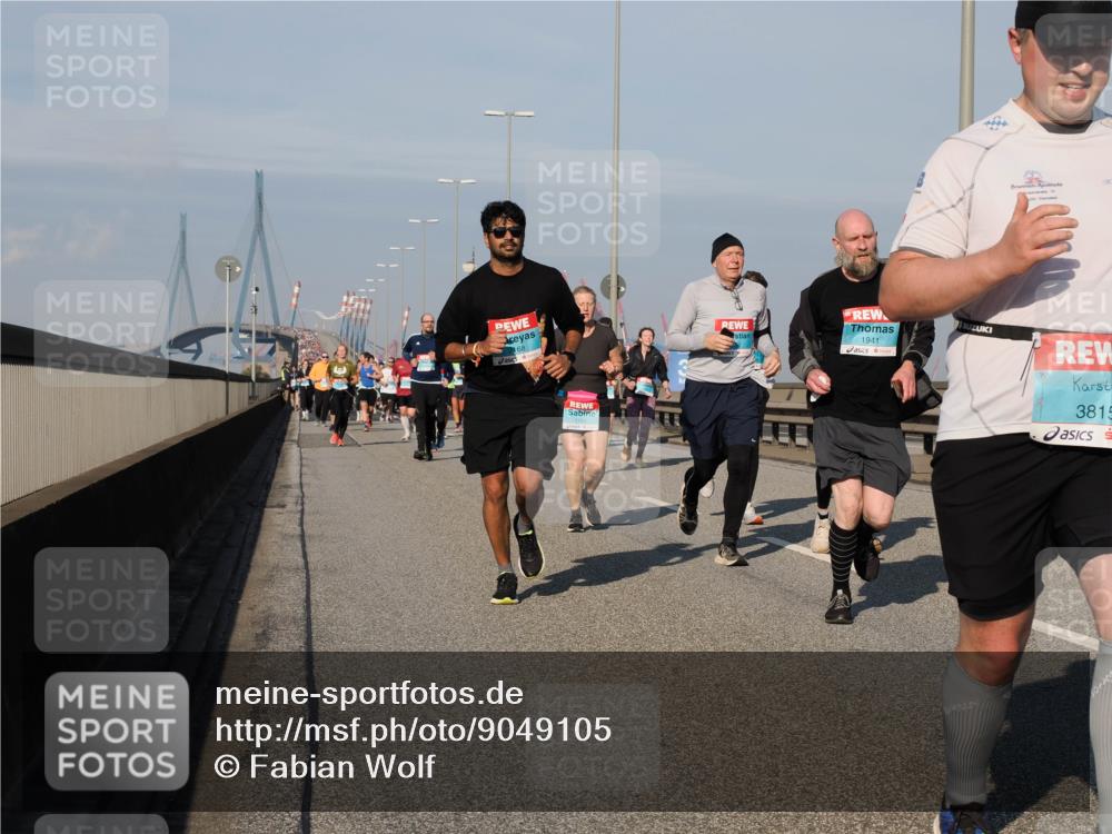 03.10.2025 - Köhlbrandbrückenlauf Fabian Wolf http://msf.ph/oto/9049105 03.10.2025 10:00:50 Position 3 68, 1941, 3815 meine-sportfotos.de