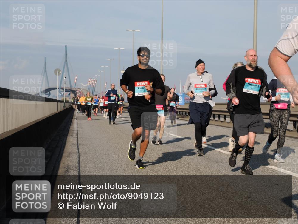03.10.2025 - Köhlbrandbrückenlauf Fabian Wolf http://msf.ph/oto/9049123 03.10.2025 10:00:51 Position 3 2168, 2851, 1941, 3150 meine-sportfotos.de