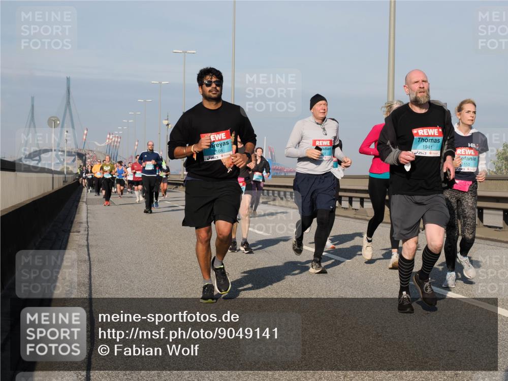 03.10.2025 - Köhlbrandbrückenlauf Fabian Wolf http://msf.ph/oto/9049141 03.10.2025 10:00:51 Position 3 2168, 1941, 3150 meine-sportfotos.de
