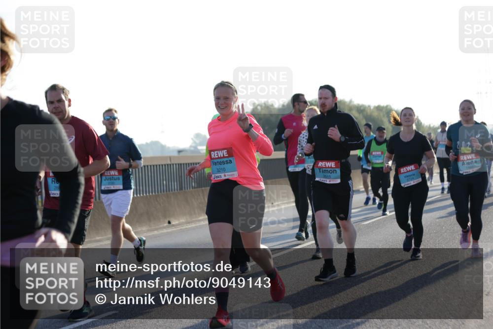 03.10.2025 - Köhlbrandbrückenlauf Jannik Wohlers http://msf.ph/oto/9049143 03.10.2025 09:18:18 Position 3 288, 3210, 3515, 3724, 1460 meine-sportfotos.de