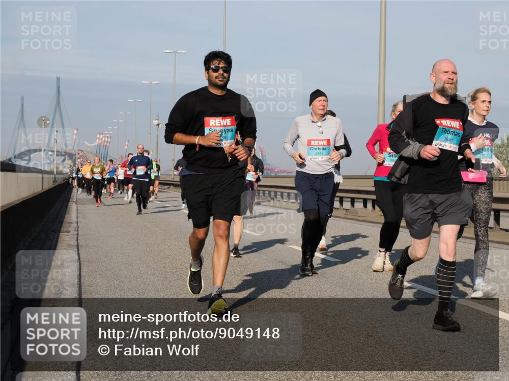03.10.2025 - Köhlbrandbrückenlauf Fabian Wolf http://msf.ph/oto/9049148 03.10.2025 10:00:51 Position 3 68, 2851, 285, 1941, 3150 meine-sportfotos.de