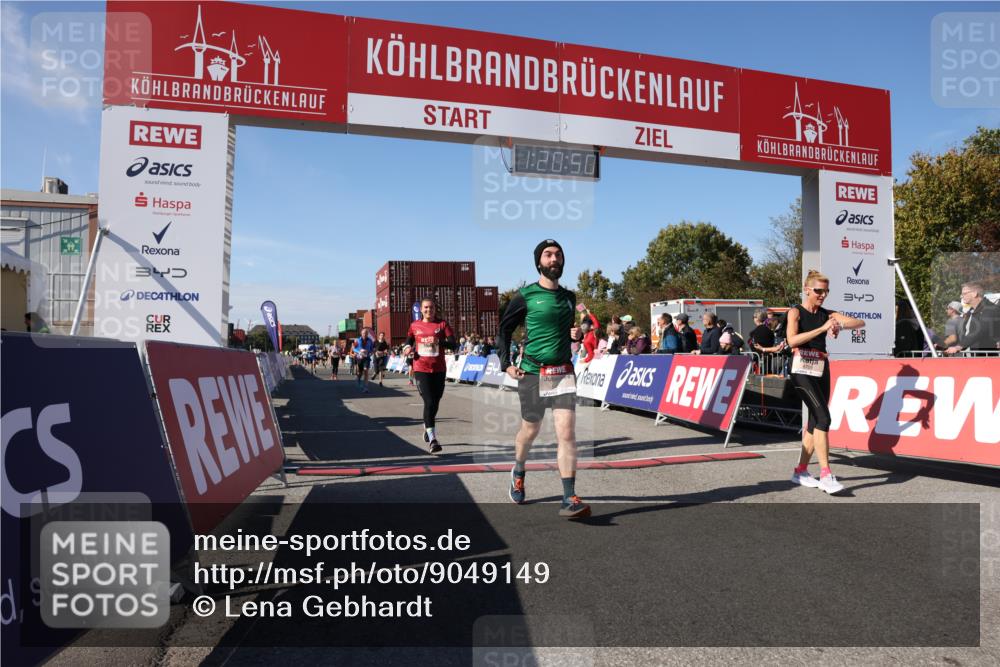 03.10.2025 - Köhlbrandbrückenlauf Lena Gebhardt http://msf.ph/oto/9049149 03.10.2025 13:20:50 Ziel 4476, 4646, 4709, 4915, 4916, 5006, 5084, 5169, 5480, 5488, 5774, 5918, 5920, 6703 meine-sportfotos.de