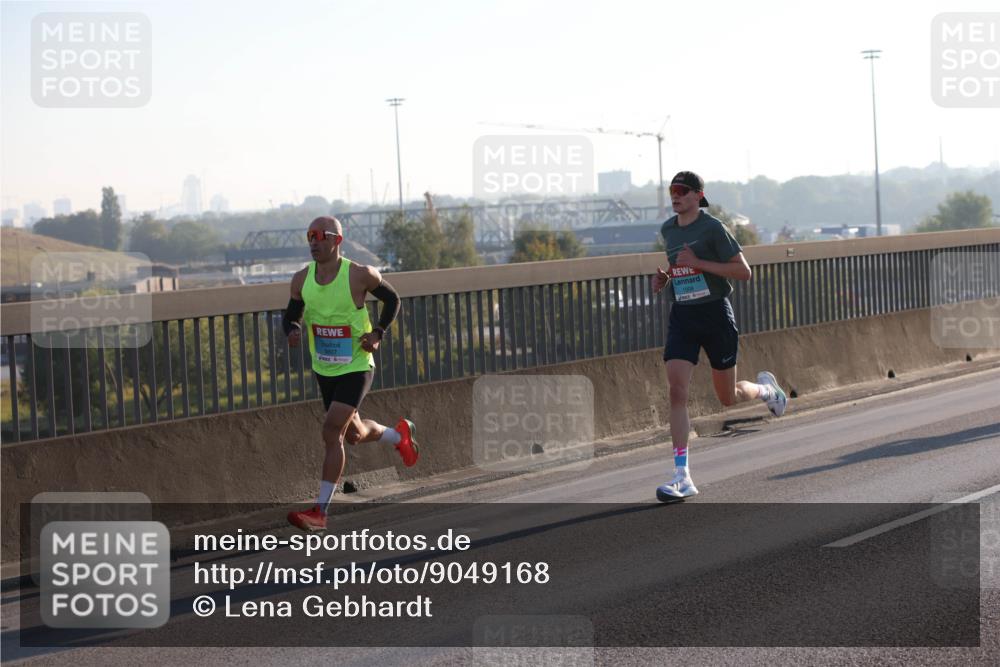 03.10.2025 - Köhlbrandbrückenlauf Lena Gebhardt http://msf.ph/oto/9049168 03.10.2025 09:12:06 Position 1  meine-sportfotos.de