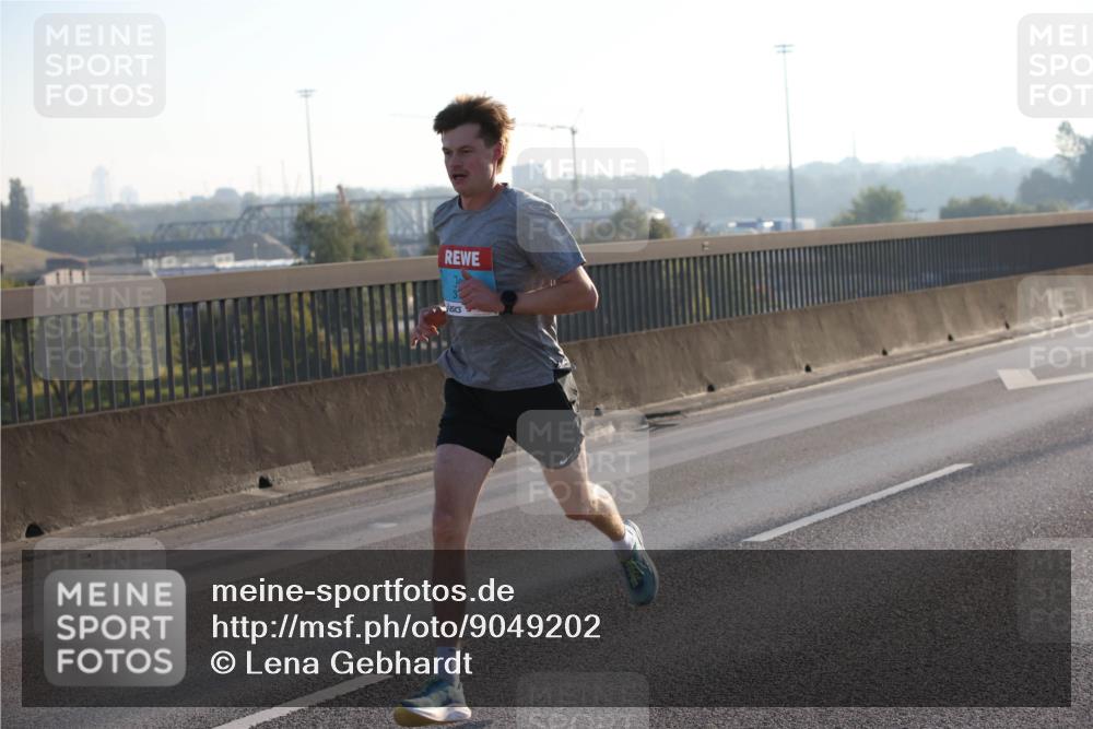 03.10.2025 - Köhlbrandbrückenlauf Lena Gebhardt http://msf.ph/oto/9049202 03.10.2025 09:12:10 Position 1  meine-sportfotos.de
