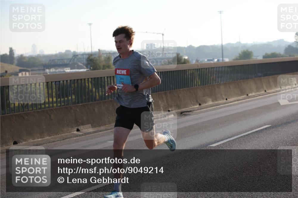 03.10.2025 - Köhlbrandbrückenlauf Lena Gebhardt http://msf.ph/oto/9049214 03.10.2025 09:12:10 Position 1 3722 meine-sportfotos.de