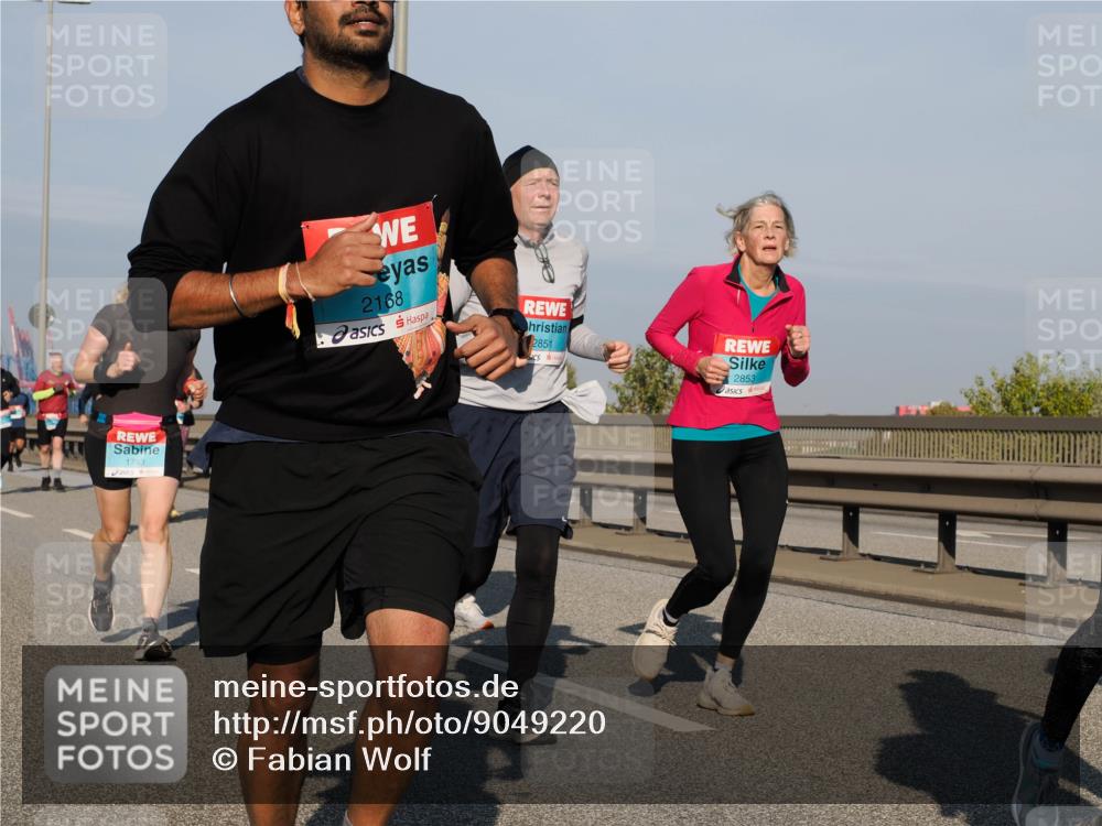 03.10.2025 - Köhlbrandbrückenlauf Fabian Wolf http://msf.ph/oto/9049220 03.10.2025 10:00:53 Position 3 1743, 2168, 2851, 2853 meine-sportfotos.de