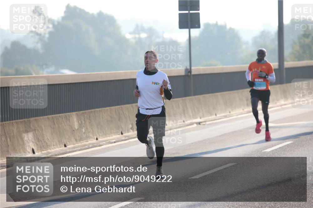 03.10.2025 - Köhlbrandbrückenlauf Lena Gebhardt http://msf.ph/oto/9049222 03.10.2025 09:12:12 Position 1  meine-sportfotos.de