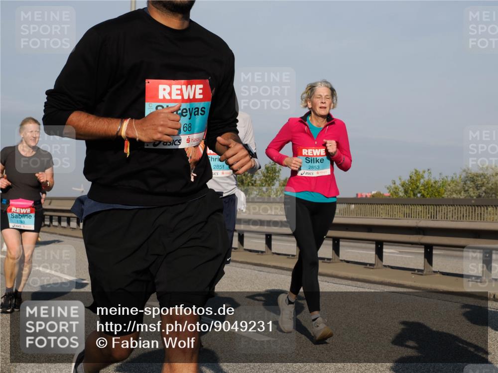 03.10.2025 - Köhlbrandbrückenlauf Fabian Wolf http://msf.ph/oto/9049231 03.10.2025 10:00:53 Position 3 1743, 68, 2851, 2853 meine-sportfotos.de