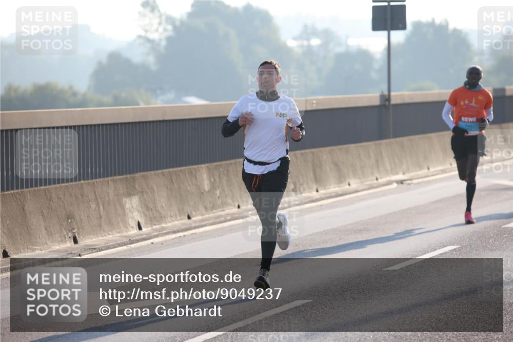 03.10.2025 - Köhlbrandbrückenlauf Lena Gebhardt http://msf.ph/oto/9049237 03.10.2025 09:12:12 Position 1  meine-sportfotos.de