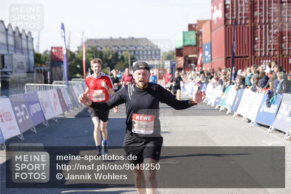 03.10.2025 - Köhlbrandbrückenlauf Jannik Wohlers http://msf.ph/oto/9049250 03.10.2025 13:07:41 Ziel 4159, 4165, 4254, 4263, 4375, 6384, 6744, 6800 meine-sportfotos.de