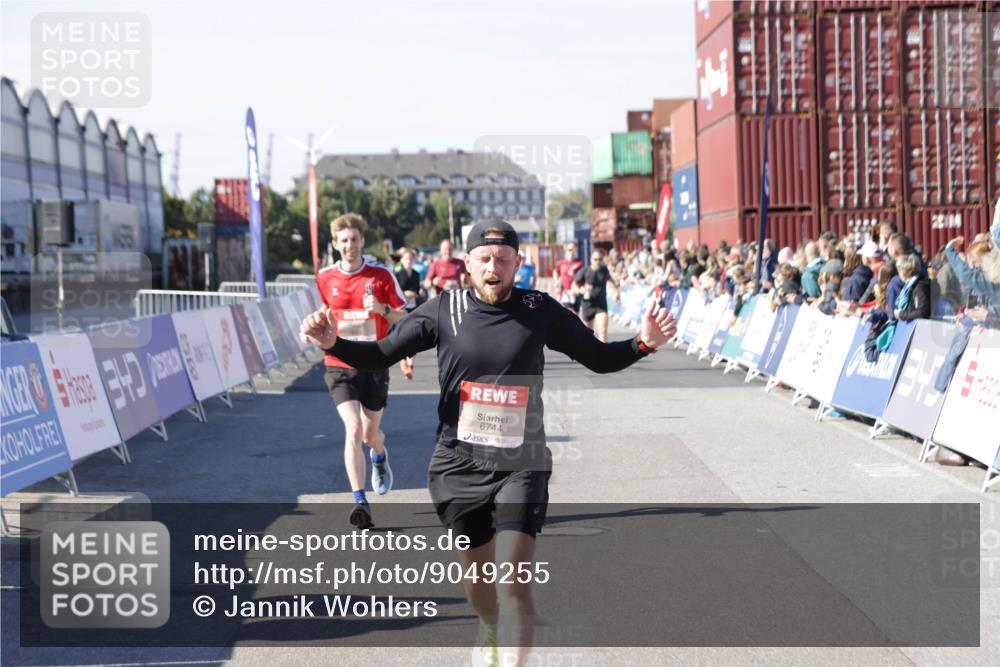 03.10.2025 - Köhlbrandbrückenlauf Jannik Wohlers http://msf.ph/oto/9049255 03.10.2025 13:07:41 Ziel 4159, 4165, 4254, 4263, 4375, 6384, 6744, 6800 meine-sportfotos.de