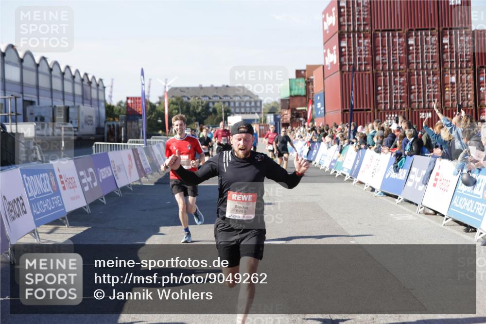 03.10.2025 - Köhlbrandbrückenlauf Jannik Wohlers http://msf.ph/oto/9049262 03.10.2025 13:07:41 Ziel 4159, 4165, 4254, 4263, 4375, 6384, 6744, 6800 meine-sportfotos.de