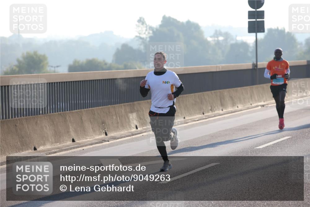 03.10.2025 - Köhlbrandbrückenlauf Lena Gebhardt http://msf.ph/oto/9049263 03.10.2025 09:12:13 Position 1  meine-sportfotos.de