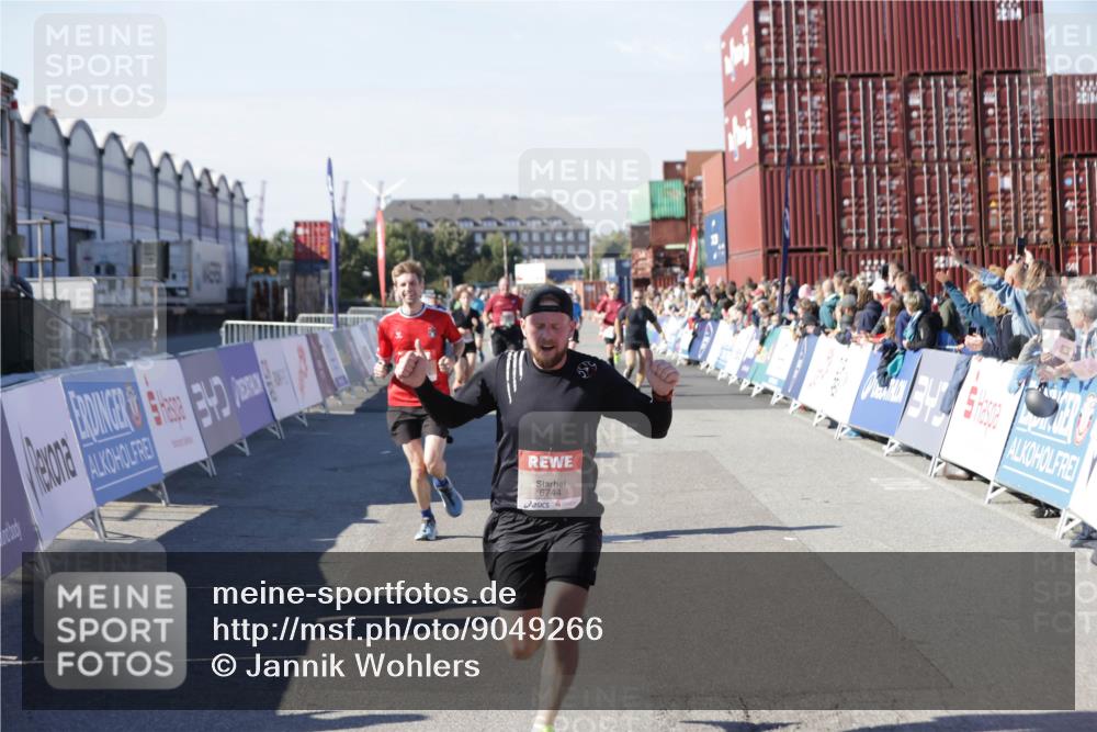 03.10.2025 - Köhlbrandbrückenlauf Jannik Wohlers http://msf.ph/oto/9049266 03.10.2025 13:07:41 Ziel 4159, 4165, 4254, 4263, 4375, 6384, 6744, 6800 meine-sportfotos.de