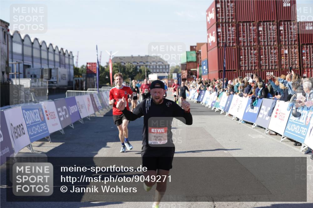 03.10.2025 - Köhlbrandbrückenlauf Jannik Wohlers http://msf.ph/oto/9049271 03.10.2025 13:07:41 Ziel 4159, 4165, 4254, 4263, 4375, 6384, 6744, 6800 meine-sportfotos.de