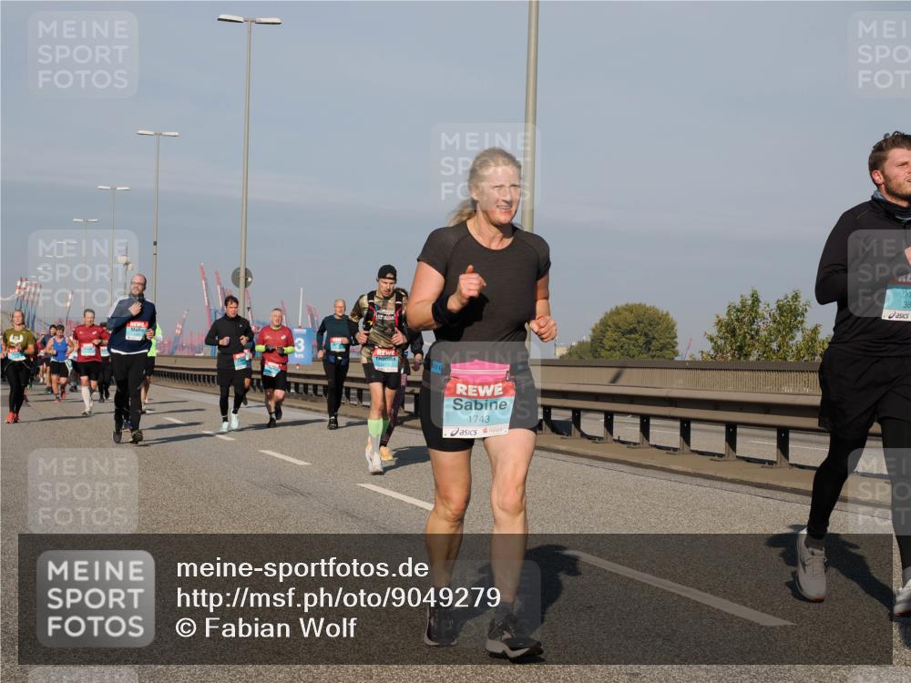 03.10.2025 - Köhlbrandbrückenlauf Fabian Wolf http://msf.ph/oto/9049279 03.10.2025 10:00:54 Position 3 2413, 1743, 38 meine-sportfotos.de