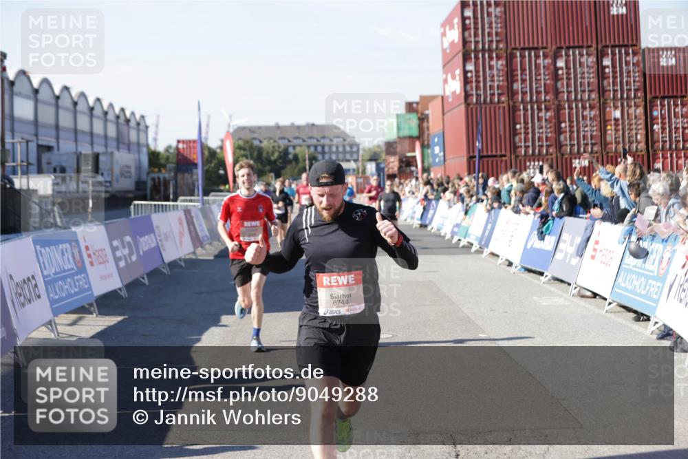 03.10.2025 - Köhlbrandbrückenlauf Jannik Wohlers http://msf.ph/oto/9049288 03.10.2025 13:07:41 Ziel 4159, 4165, 4254, 4263, 4375, 6384, 6744, 6800 meine-sportfotos.de