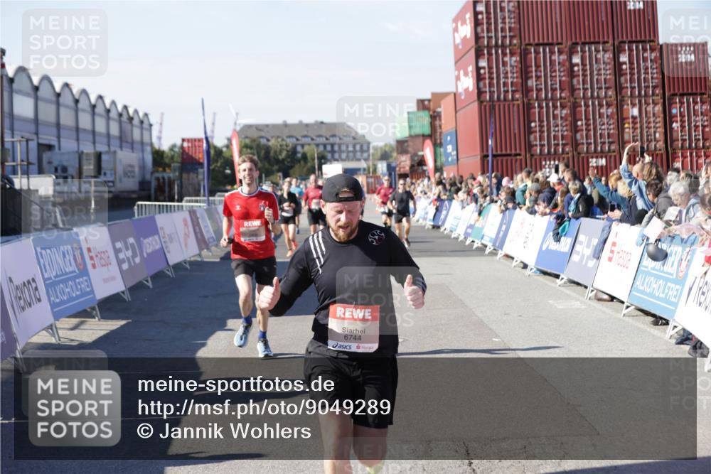 03.10.2025 - Köhlbrandbrückenlauf Jannik Wohlers http://msf.ph/oto/9049289 03.10.2025 13:07:41 Ziel 4159, 4165, 4254, 4263, 4375, 6384, 6744, 6800 meine-sportfotos.de