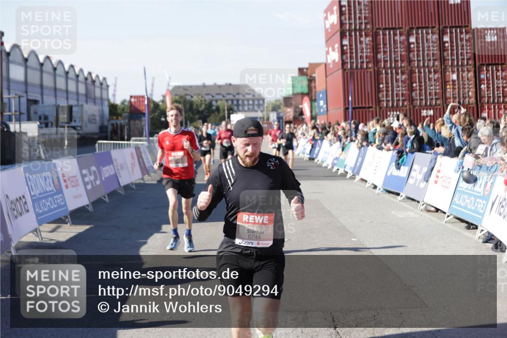 03.10.2025 - Köhlbrandbrückenlauf Jannik Wohlers http://msf.ph/oto/9049294 03.10.2025 13:07:41 Ziel 4159, 4165, 4254, 4263, 4375, 6384, 6744, 6800 meine-sportfotos.de