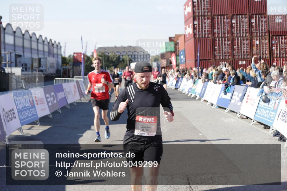 03.10.2025 - Köhlbrandbrückenlauf Jannik Wohlers http://msf.ph/oto/9049299 03.10.2025 13:07:41 Ziel 4159, 4165, 4254, 4263, 4375, 6384, 6744, 6800 meine-sportfotos.de