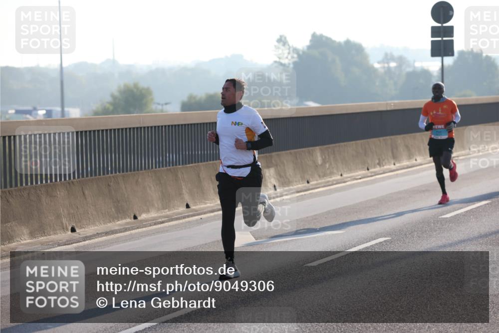 03.10.2025 - Köhlbrandbrückenlauf Lena Gebhardt http://msf.ph/oto/9049306 03.10.2025 09:12:13 Position 1  meine-sportfotos.de