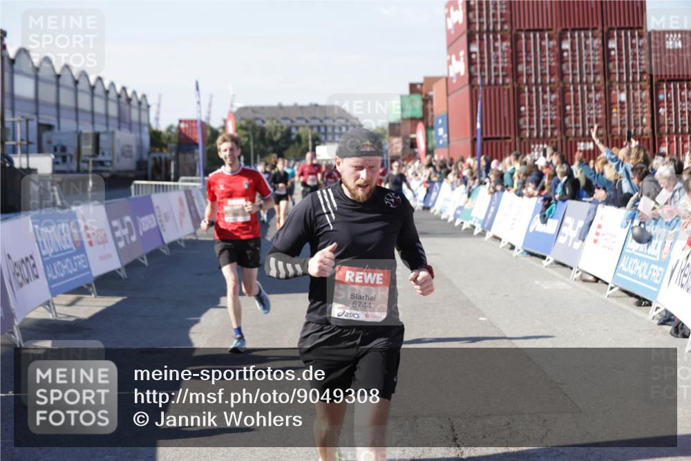 03.10.2025 - Köhlbrandbrückenlauf Jannik Wohlers http://msf.ph/oto/9049308 03.10.2025 13:07:42 Ziel 4159, 4165, 4254, 4263, 4375, 6384, 6744, 6800, 6821 meine-sportfotos.de