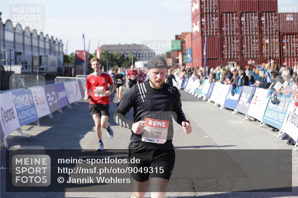 03.10.2025 - Köhlbrandbrückenlauf Jannik Wohlers http://msf.ph/oto/9049315 03.10.2025 13:07:42 Ziel 4159, 4165, 4254, 4263, 4375, 6384, 6744, 6800, 6821 meine-sportfotos.de