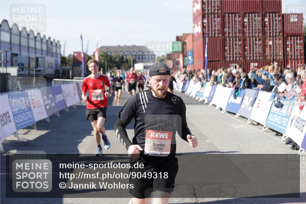 03.10.2025 - Köhlbrandbrückenlauf Jannik Wohlers http://msf.ph/oto/9049318 03.10.2025 13:07:42 Ziel 4159, 4165, 4254, 4263, 4375, 6384, 6744, 6800, 6821 meine-sportfotos.de