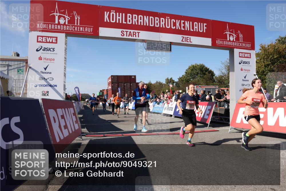 03.10.2025 - Köhlbrandbrückenlauf Lena Gebhardt http://msf.ph/oto/9049321 03.10.2025 13:20:55 Ziel 4709, 4915, 4916, 5006, 5084, 5130, 5156, 5169, 5377, 5480, 5488, 5501, 5774, 6296, 6645, 6646, 6648, 6650, 6703, 6780 meine-sportfotos.de