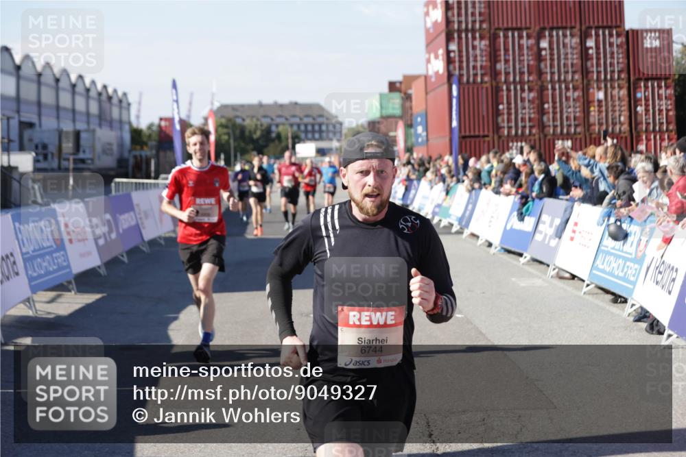 03.10.2025 - Köhlbrandbrückenlauf Jannik Wohlers http://msf.ph/oto/9049327 03.10.2025 13:07:42 Ziel 4159, 4165, 4254, 4263, 4375, 6384, 6744, 6800, 6821 meine-sportfotos.de