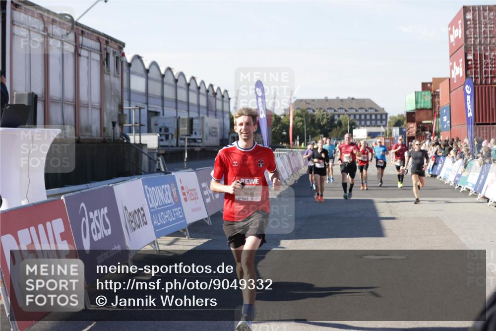 03.10.2025 - Köhlbrandbrückenlauf Jannik Wohlers http://msf.ph/oto/9049332 03.10.2025 13:07:42 Ziel 4159, 4165, 4254, 4263, 4375, 6384, 6744, 6800, 6821 meine-sportfotos.de