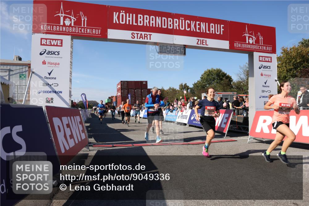 03.10.2025 - Köhlbrandbrückenlauf Lena Gebhardt http://msf.ph/oto/9049336 03.10.2025 13:20:55 Ziel 4709, 4915, 4916, 5006, 5084, 5130, 5156, 5169, 5377, 5480, 5488, 5501, 5774, 6296, 6645, 6646, 6648, 6650, 6703, 6780 meine-sportfotos.de